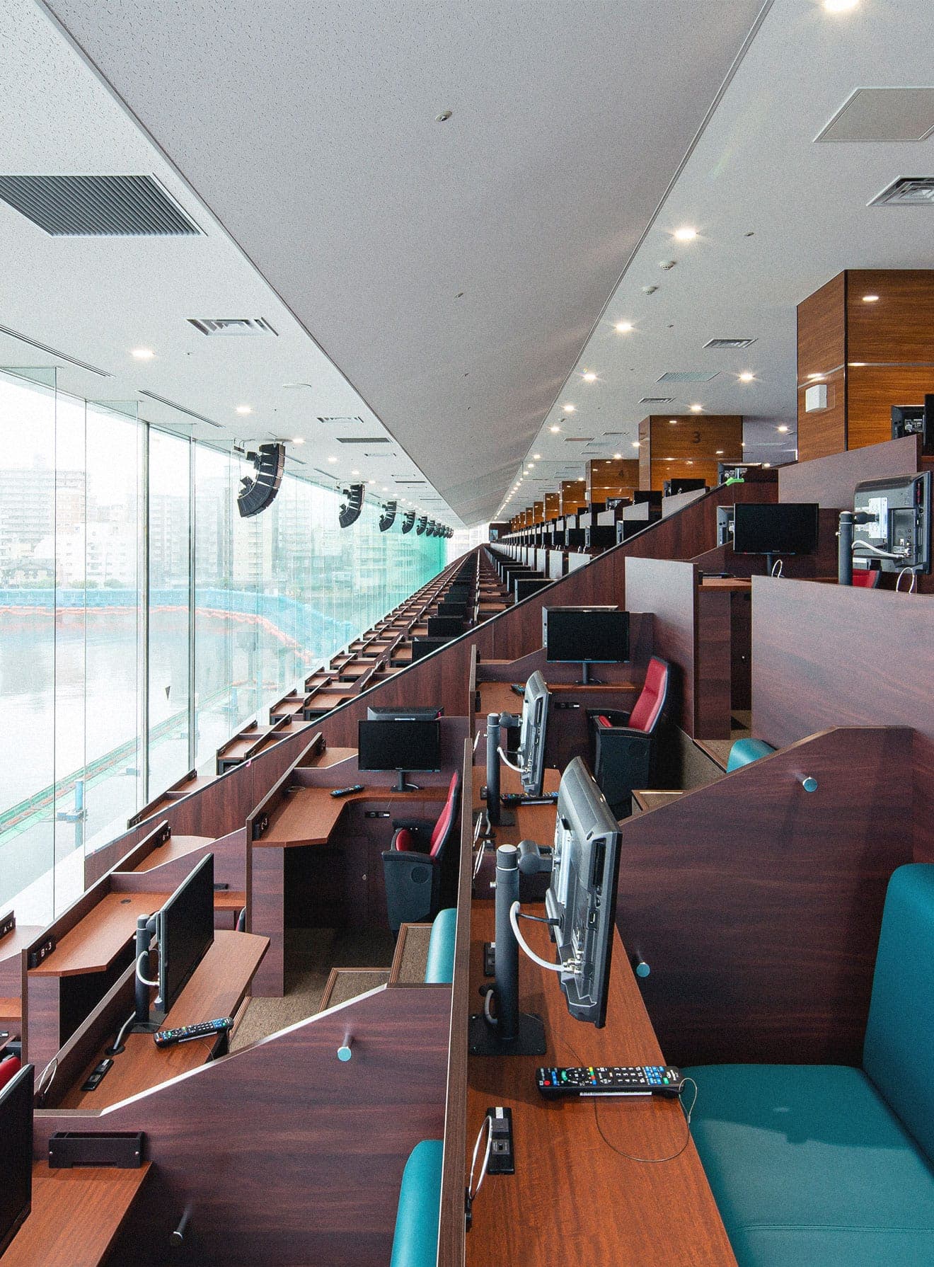 福岡競艇場東スタンド棟内部改造工事｜公共事業｜施工実績一覧｜内藤